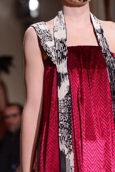 Look 16